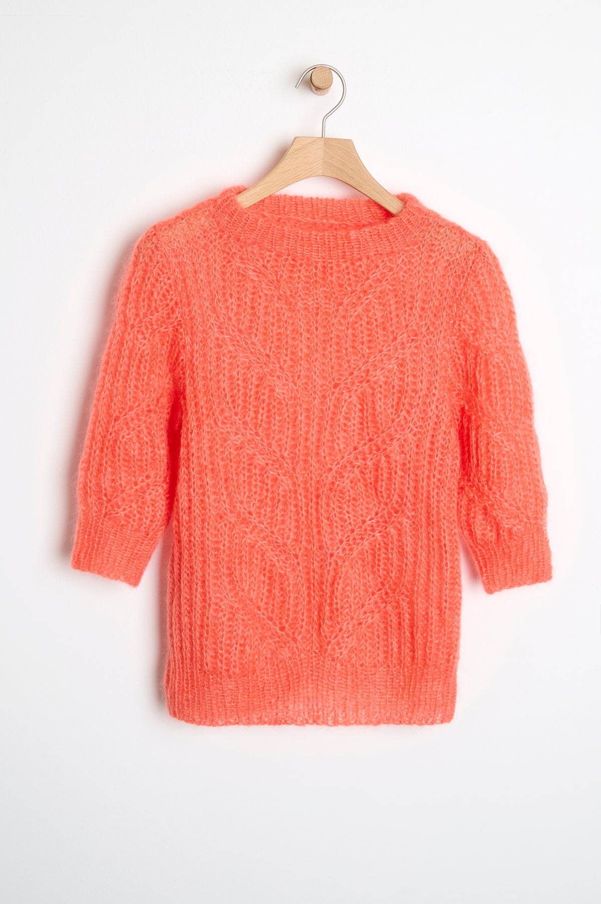 Bluse im Patent mit Muster