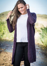 Strickjacke mit Löchern in Wellen
