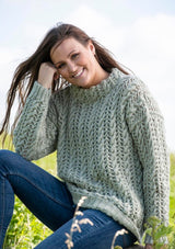 Pullover mit hohlen Mustern und Wendungen