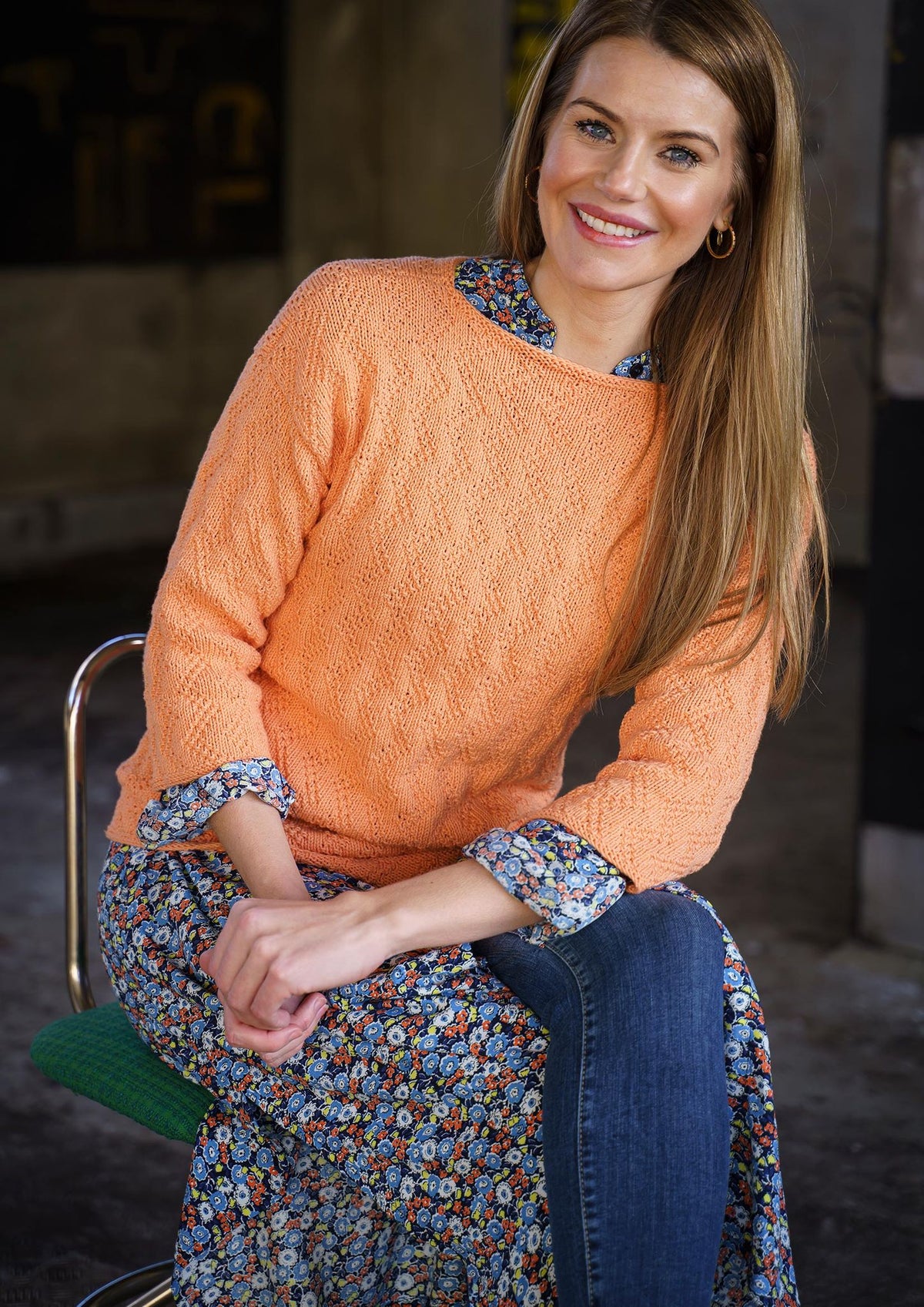 Frauenpullover mit Zick -Zack -Muster