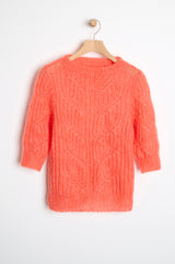 Bluse im Patent mit Muster
