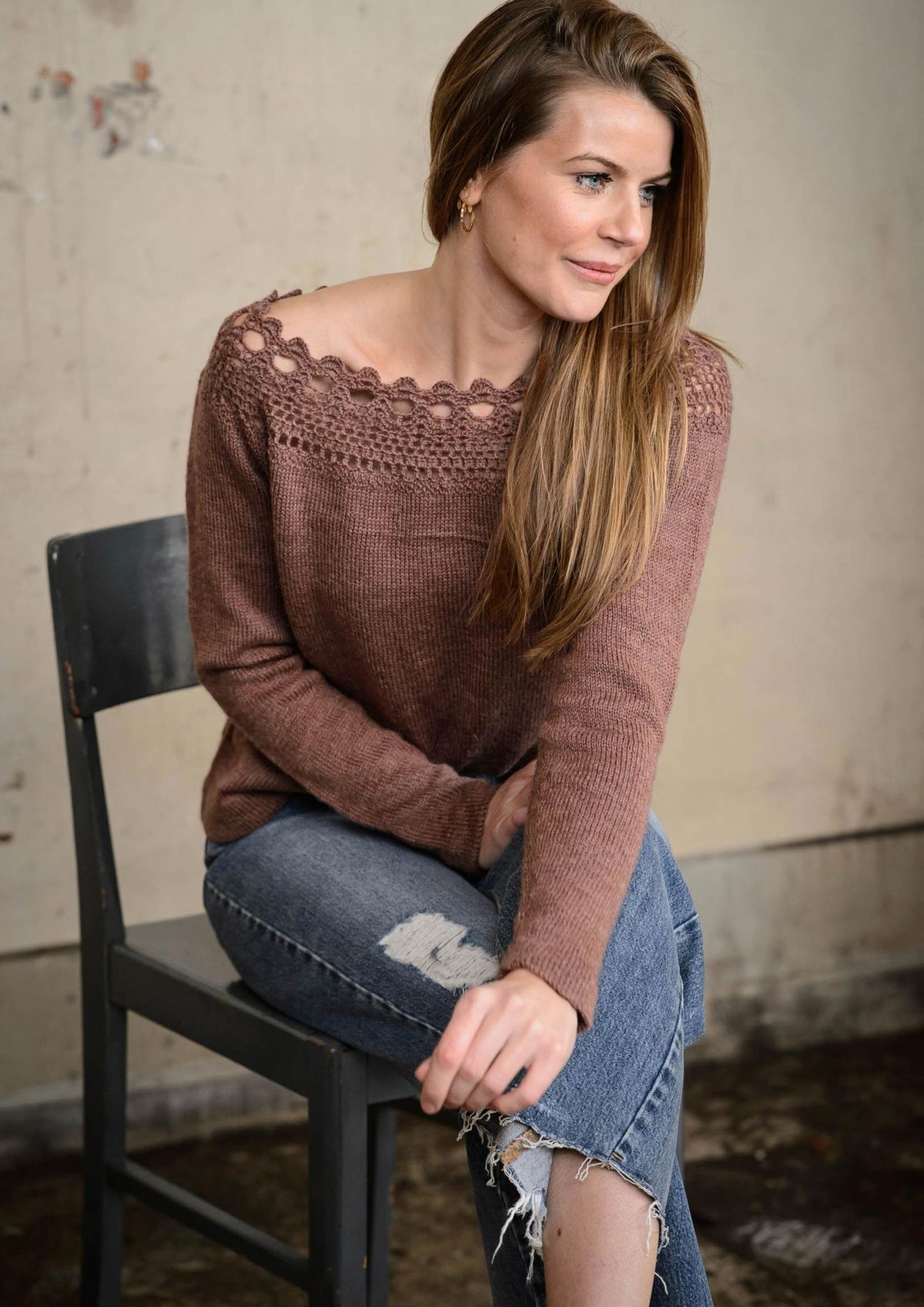 Strickbluse mit gehäkelten Stützstück