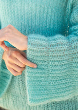 Lockerer Pullover mit Patentstreifen