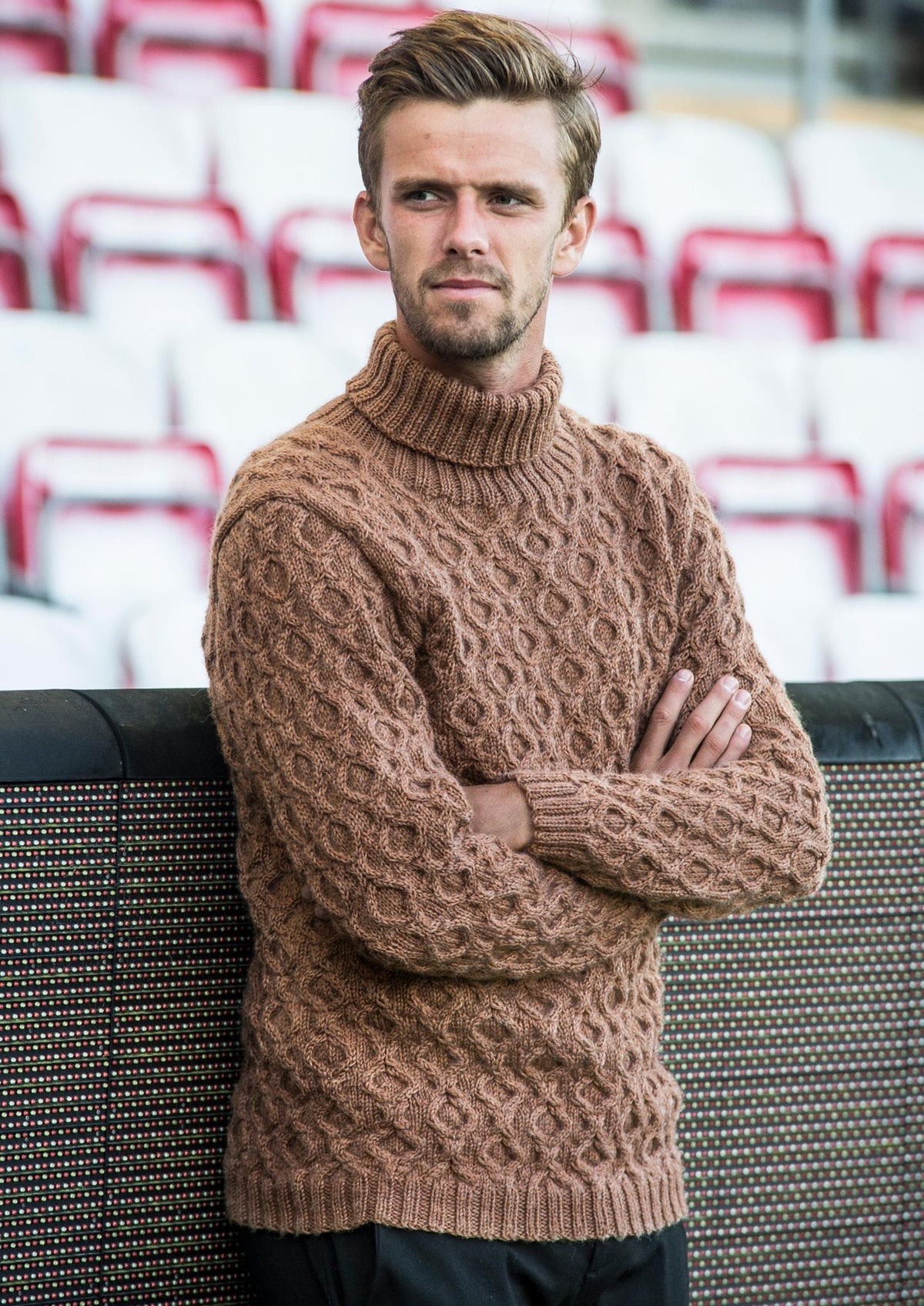 Herrenpullover mit Zöpfen
