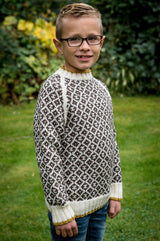 Musterpullover mit kontrastkante